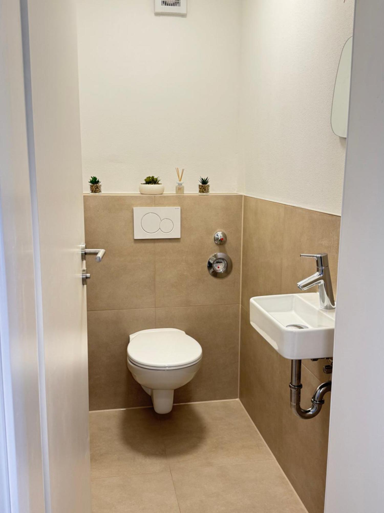 3 Zimmer Apartment, 90 Qm, Ruhig Und Zentrumsnah, Max 6 Pers, 15 Qm Balkon , Private Garage, Internet 1000 Mbit 진델핑겐 외부 사진